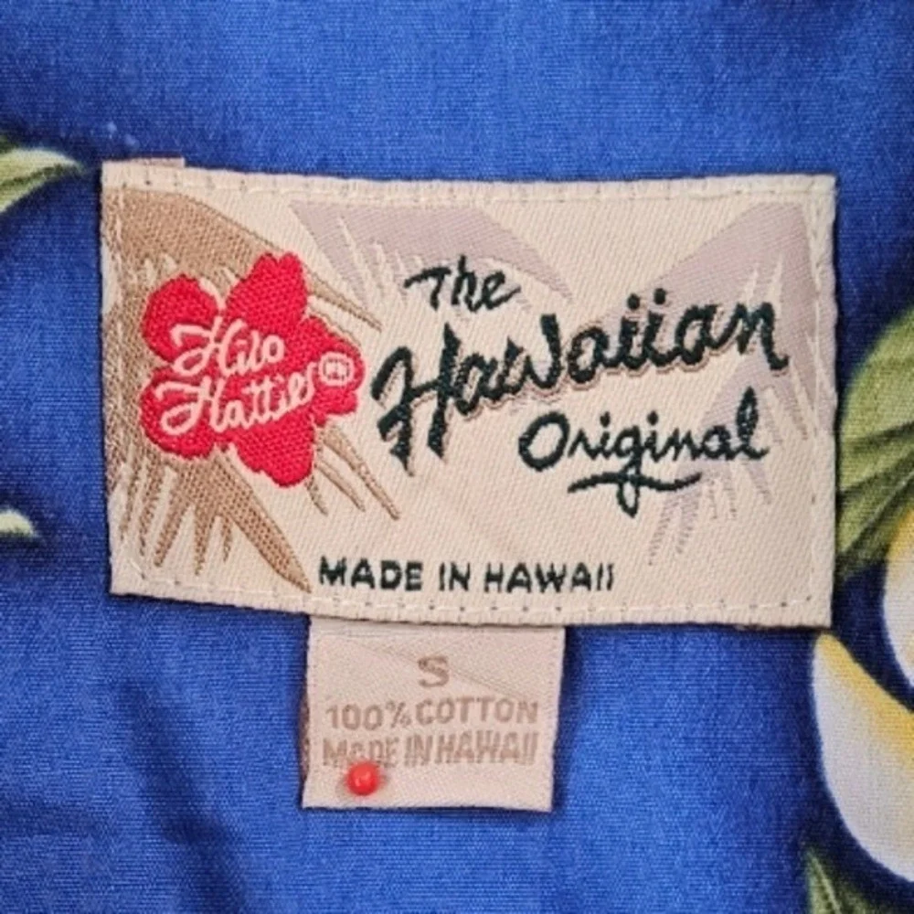 Hilo Hattie Mens Blue Cotton Hawaiian Shirt S Plumeria‎ Floral Aloha Casual